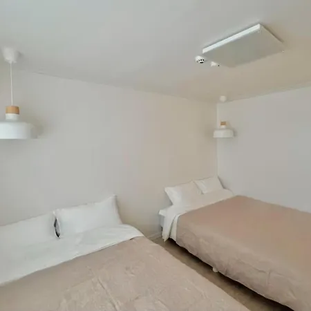 5Min To Hongdae,Itaewon,Ktx&Sleeps 8&Central Seoul