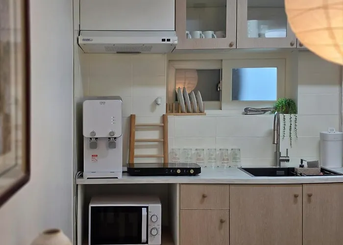 5min To Hongdae,itaewon,ktx&sleeps 8&central 4*