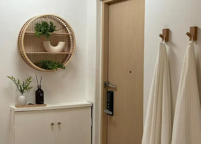 5min To Hongdae,itaewon,ktx&sleeps 8&central Bed and breakfast Seúl