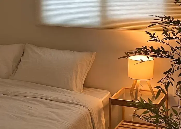 5min To Hongdae,itaewon,ktx&sleeps 8&central Bed and breakfast 4*