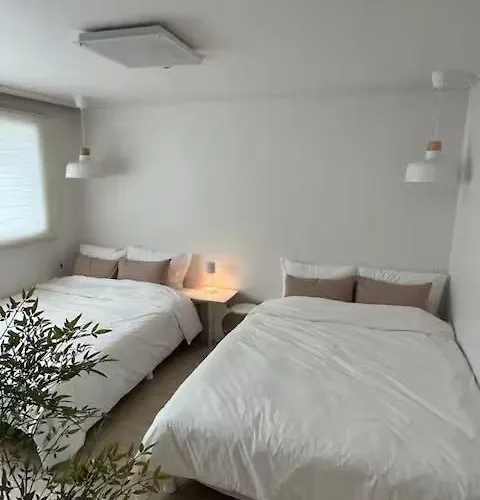 5min To Hongdae,itaewon,ktx&sleeps 8&central 4*